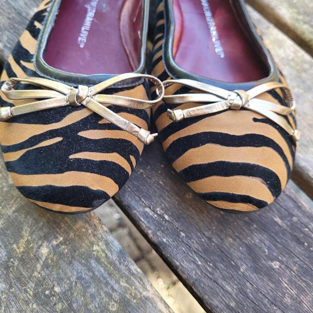 Isaac Mizrahi Tiger Print Suede Ballet Flats Animal Print Slip On Shoes 9 - Picture 5 of 10